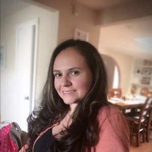 Meet your Posher, Claudia